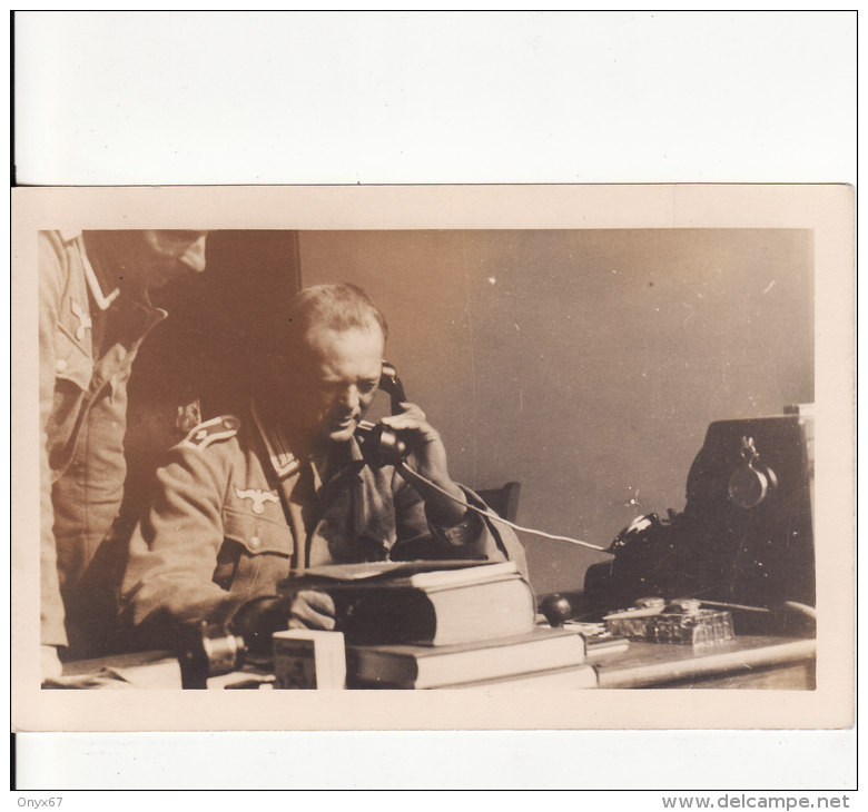 Carte Postale Photo Militaire Allemand 2ème Guerre - Soldat Dans Bureau Au TELEPHONE- Photo Anonyme - - Weltkrieg 1939-45
