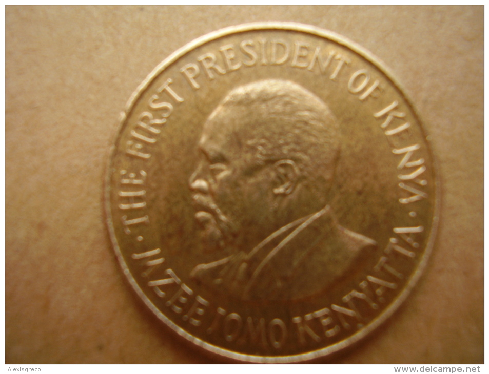 KENYA 1971 FIVE CENTS   KENYATTA Nickel-Brass  USED COIN In UNCIRCULATED CONDITION. - Kenya
