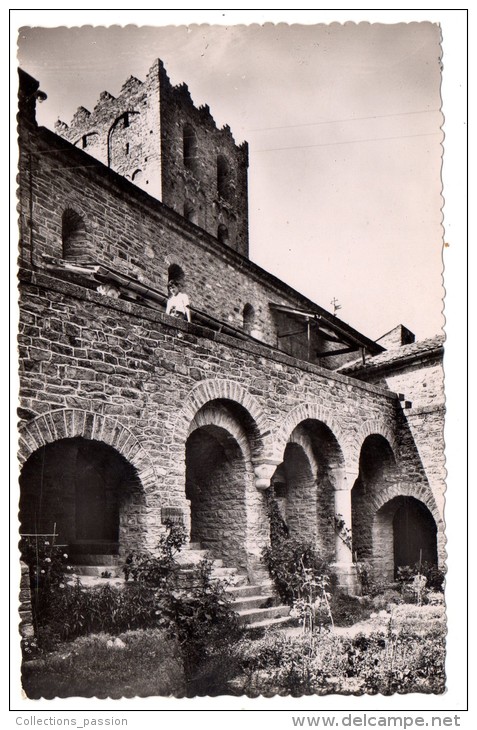 CP, 66, ROUSSILLON, Abbaye De St Martin Du Canigou, Intérieur Du Cloitre, écrite, Ed : A L'HOSTE - Roussillon