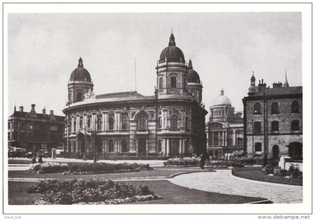 Postcard HULL Queen's Gardens & Dock Offices 1935 Yorkshire Repro - Hull