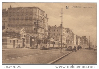 Wenduine    L'Arrêt Du Tram        Scan 5027 - Wenduine