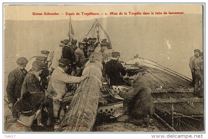 71 USINES SCHNEIDER ESSAI DE TORPILLEUR MISE DE LA TORPILLE DANS LE TUBE - Le Creusot