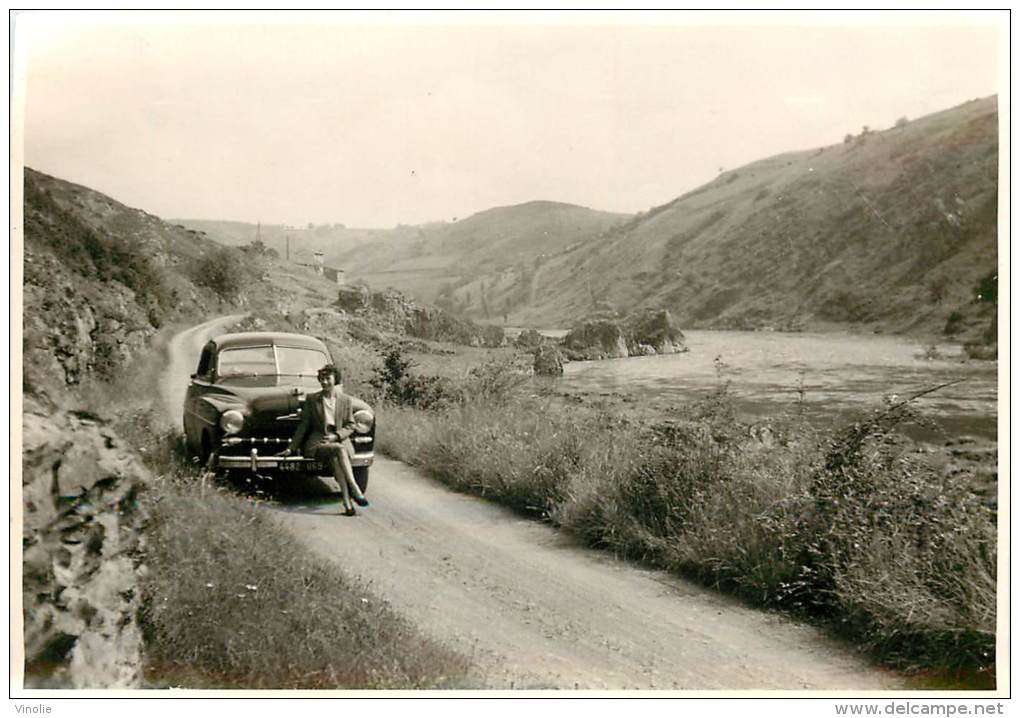 PH 08-13-320 : Photo Format Environ  8 X 11 Cm Automobile  Gorges De La Loire Entre Roanne Et St Etienne - Automobiles