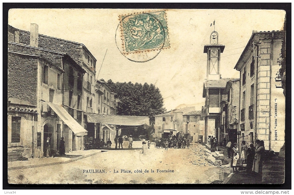 CPA ANCIENNE- FRANCE- PAULHAN (34)- LA PLACE COTÉ FONTAINE- TRES BELLE ANIMATION GROS PLAN- HORLOGE- BACHES- TRAVAUX - Paulhan