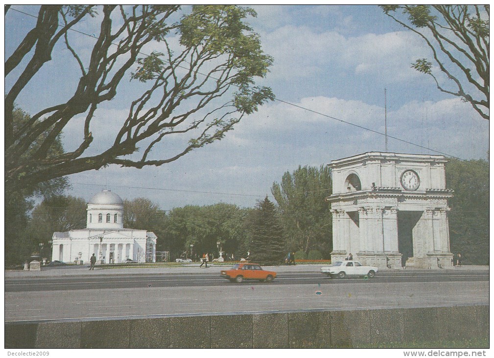 ZS46106 Victory Arch Kisinev Christmas Catedral   2 Scans - Moldova