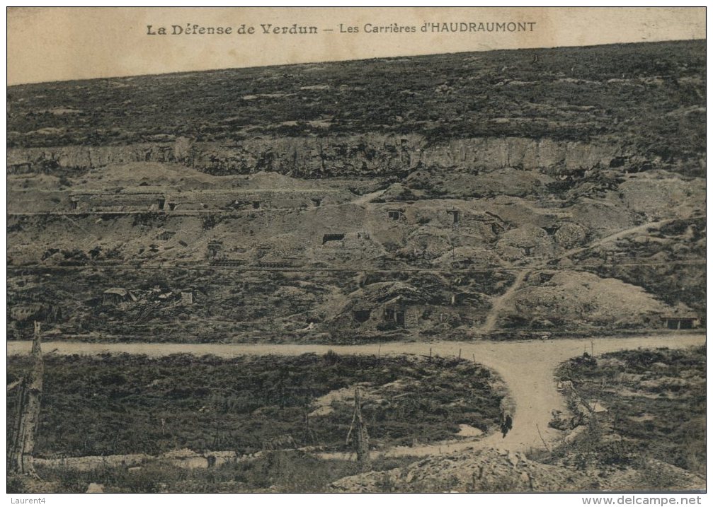 (379M) Very Old Postcard / Carte Très Ancienne - France - Verdun - Defense De Verdun - Haudraumont - Monuments Aux Morts