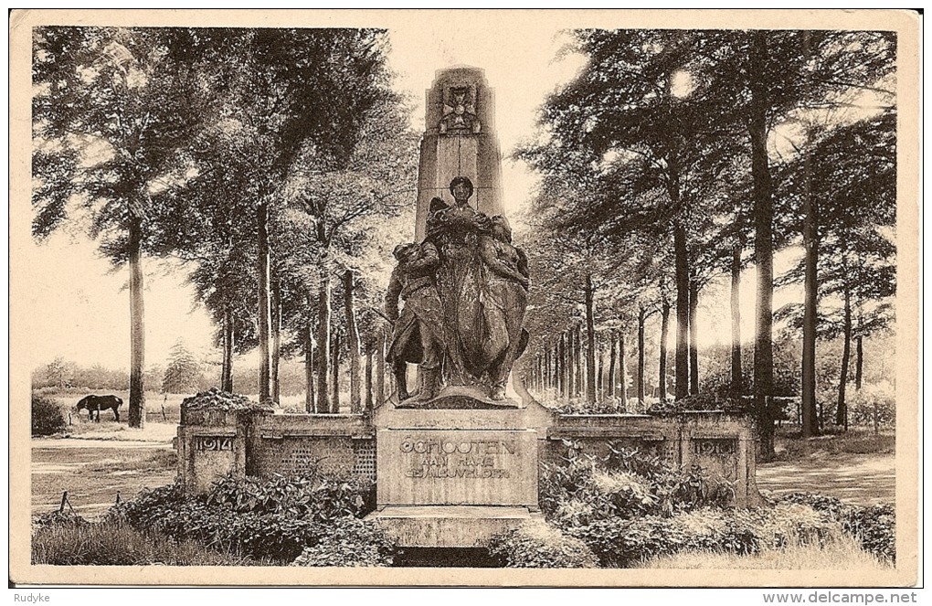 SCHOTEN  Stanbeeld 1914 - 1918 - Schoten