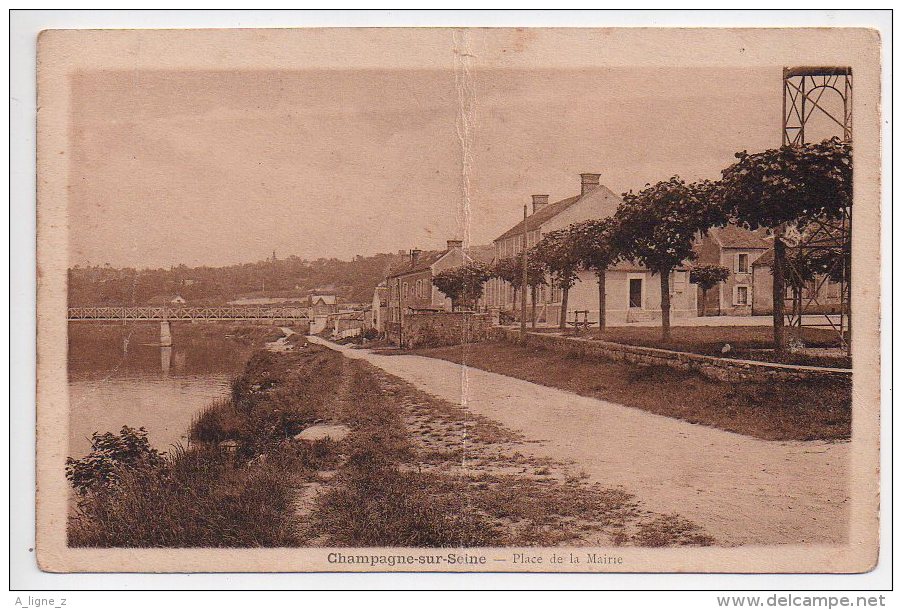 REF 123 : CPA Champagne Sur Seine Place De La Mairie 1947 - Champagne Sur Seine