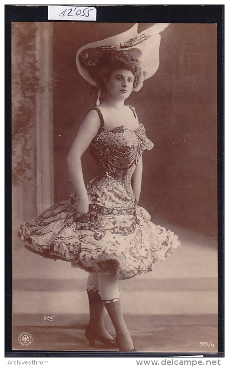 Grand Chapeau, Décolleté Bas Corset Et Robe Haute Ca 1904 (12´055) - Fashion