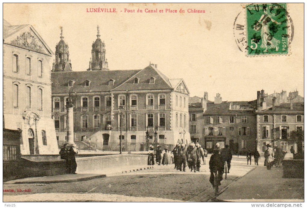 LUNEVILLE  Pont Du Canal Et Place Du Château - Luneville