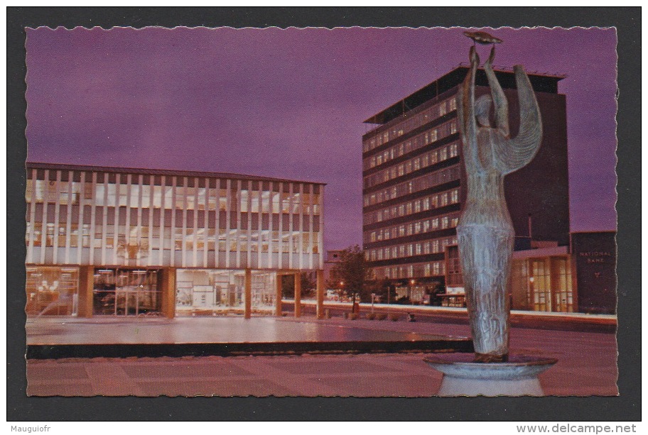 DF / AUSTRALIE / CANBERRA / " ETHOS " EN SENTINELLE SUR CITY SQUARE / " ETHOS " STANDS SENTINEL OVER CITY SQUARE / 1970 - Canberra (ACT)