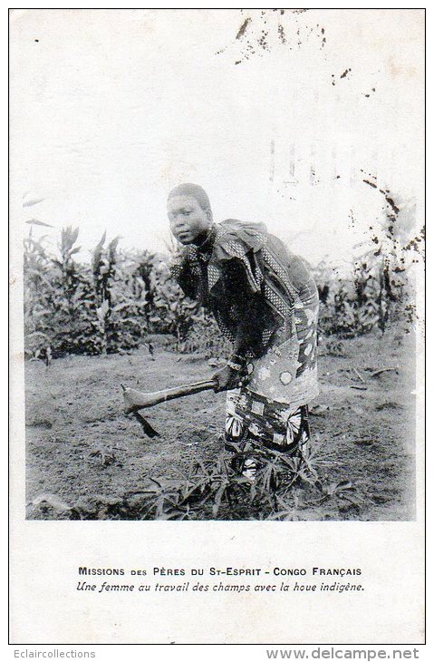 Afrique   Congo Français   Mission Des Pères Du St Esprit  Femme Travaillant Aux Champs - French Congo