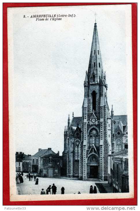 44 AIGREFEUILLE SUR MAINE PLACE DE  L' EGLISE ANIMEE - Aigrefeuille-sur-Maine