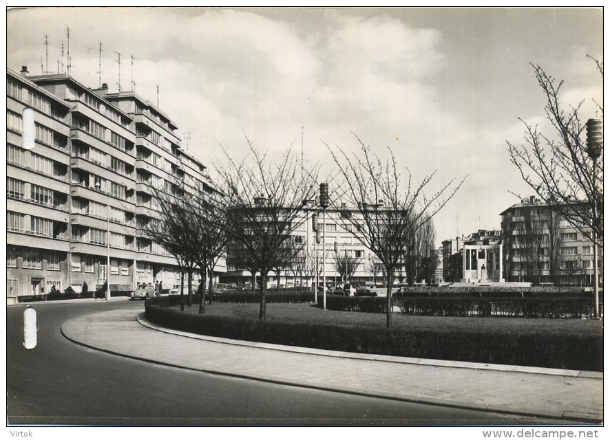 Etterbeek : Place Du Roi Vainqueur    : Format 14.5 X 10.5 Cm   ( CPA Carnet  -  Carnet Kaart  See Scan ) - Etterbeek