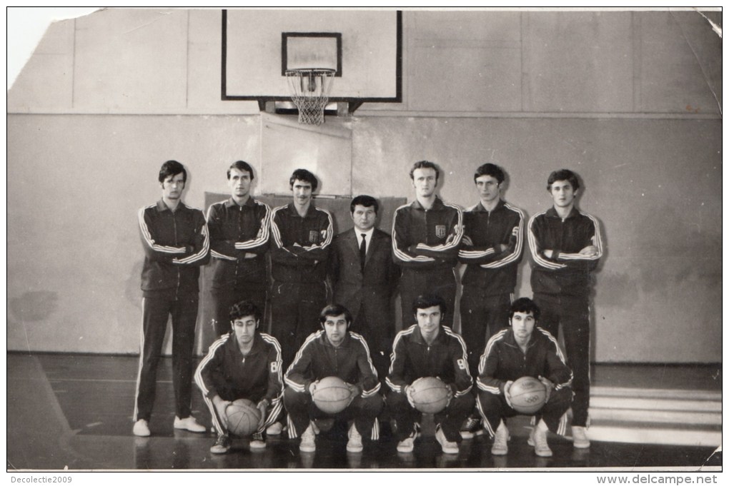 ZS48514 Basketball Team    2 Scans - Baloncesto