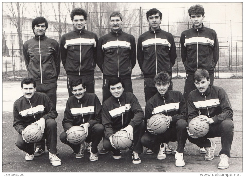 ZS48516 Basketball Team    2 Scans - Basket-ball