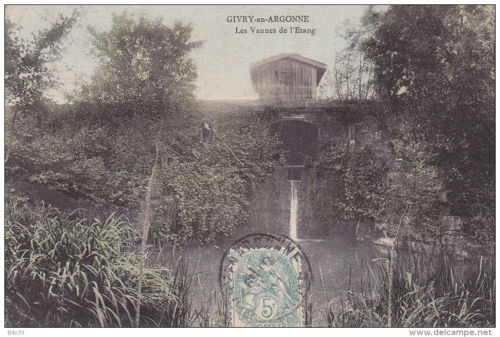 GIVRY-en-ARGONNE.  _  Les Vannes De L'Etang. Carte Colorisée Et Animée. Homme Accroupi Muni D'une Longue Perche Semble P - Givry En Argonne