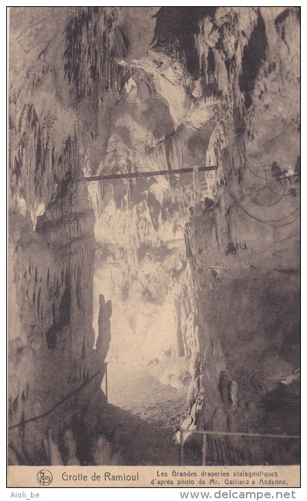 Grotte De Ramioul - Les Grandes Draperies , Stalagmites  (Photo V. Gaillard, Andenne) - Flémalle