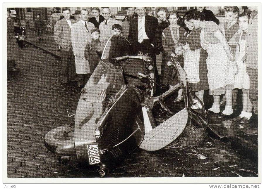 CPM - BELGIQUE - ANVERS - BOEM! - Mooie Batsingen In Het Antwerpen Van De Jaren Vijtig. -(accident, Moto, Scooter) - Motos