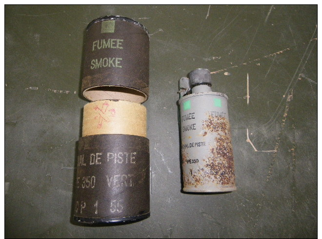 Grenade Fumigène Signal De Piste Verte Avec Son Conteneur Daté 55 (assez Rare) - Equipment