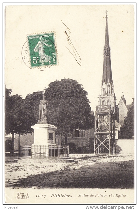 CPA Photo N&B 45 Loiret 1017 PITHIVIERS 45300 Statue De Siméon Denis Poisson Et L’Eglise St Salomon Grégoire Physicien - Pithiviers