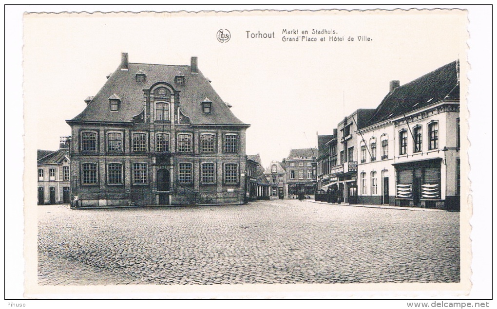 B4373    TORHOUT : Markt En Stadhuis - Torhout