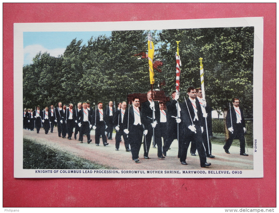 Bellevue,OH--Knights Of Columbus Lead Procession--not Mailed--PJ228 - Sonstige & Ohne Zuordnung