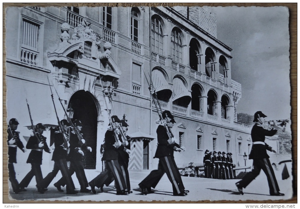 Principaute De Monaco 1963 - La Releve De La Garde Devant Le Palais Du Prince - Photo: Veritable - Cancelled In Savona - Palais Princier