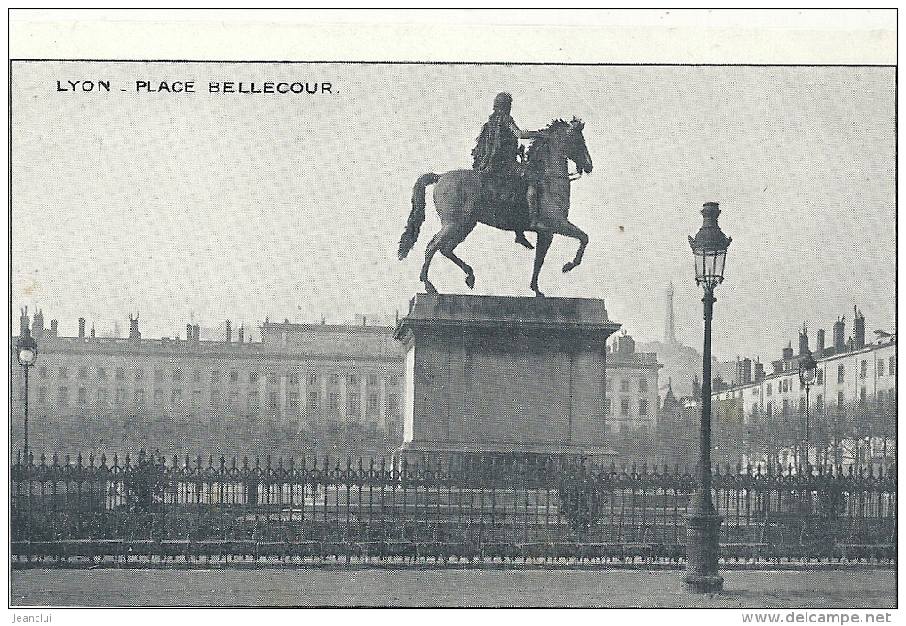 LYON-PLACE  BELLECOUR+PUB--"A LA GRANDE MAISON--PLACE DE LA REPUBLIQUE A LYON"-- - Autres & Non Classés