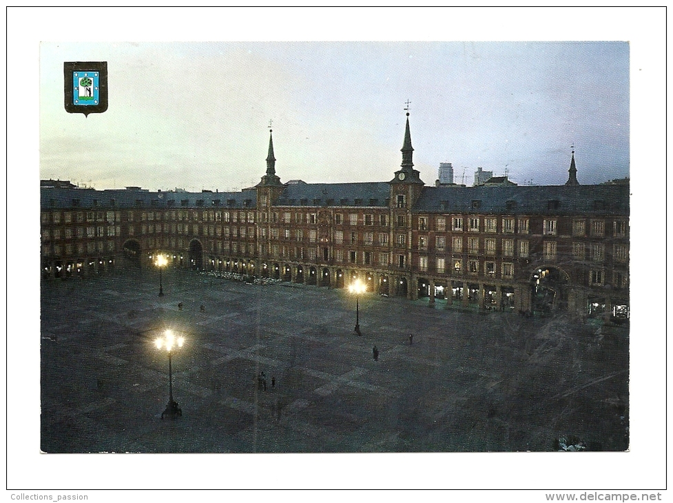 Cp, Espagne, Madrid, Place Majeure, Vue Nocturne - Madrid