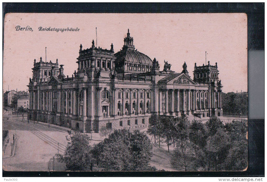 Berlin - Reichstagsgebäude - Tiergarten