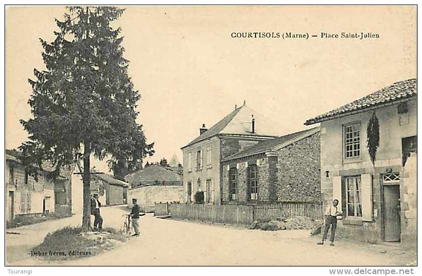 Août13b 235 : Courtisols  -  Place Saint-Julien - Courtisols