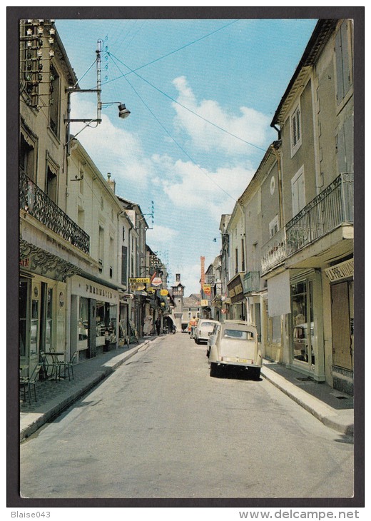 CPM  47 - Castillonnes - La Grand' Rue Avec 2 Cv - Autres & Non Classés