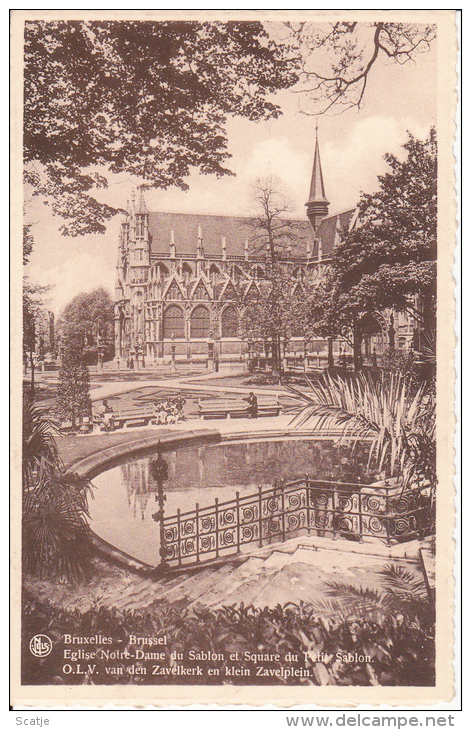 Bruxelles.  -  Eglise Notre-Dame Du Sablon Et Square Du Petit Sablon - Educazione, Scuole E Università