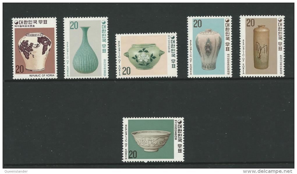 1977 Korean Ceramics   Set  Of  6 Complete MUH  As Issued - Korea, South