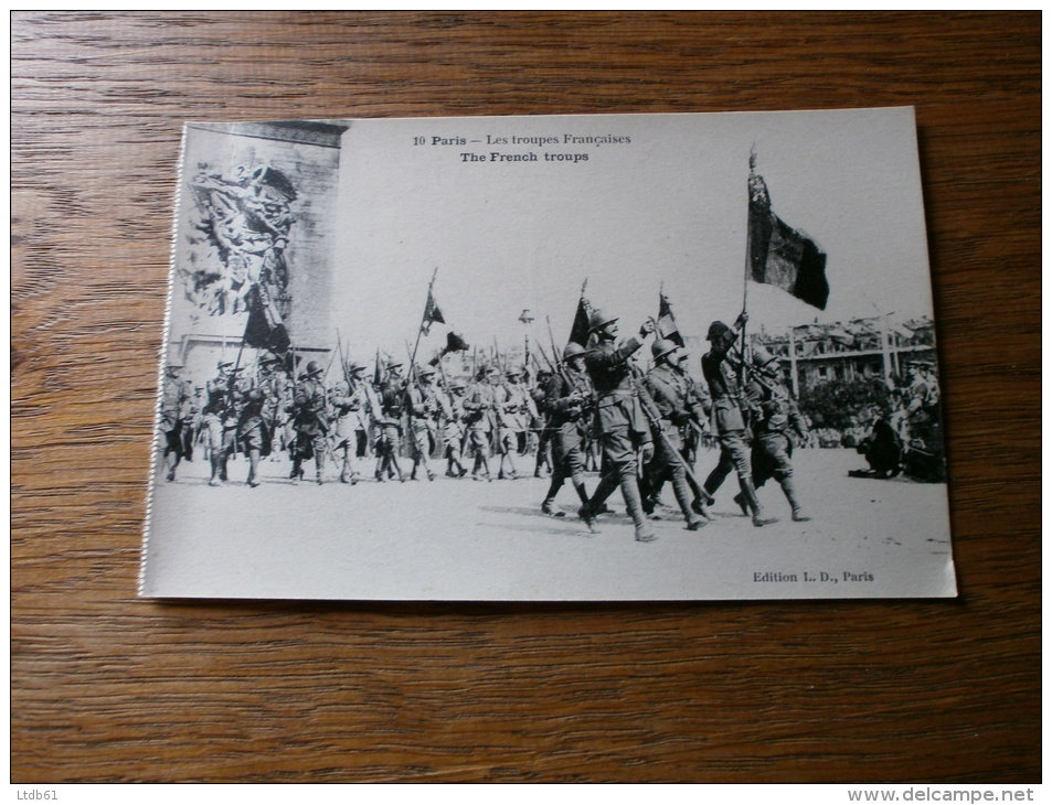 MILITARIA GUERRE 1939-45 LES TROUPE FRANCAISES DEFILE A ARC DE TRIOMPHE PARIS - Weltkrieg 1939-45