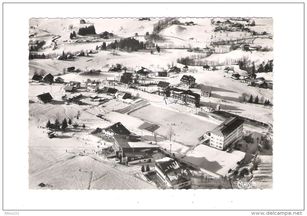 74 - MEGEVE - VUE AERIENNE - QUARTIER DE ROCHEBRUNE - LA PATINOIRE DU SPORTING-CLUB 1955 Patineurs - Patinage Artistique