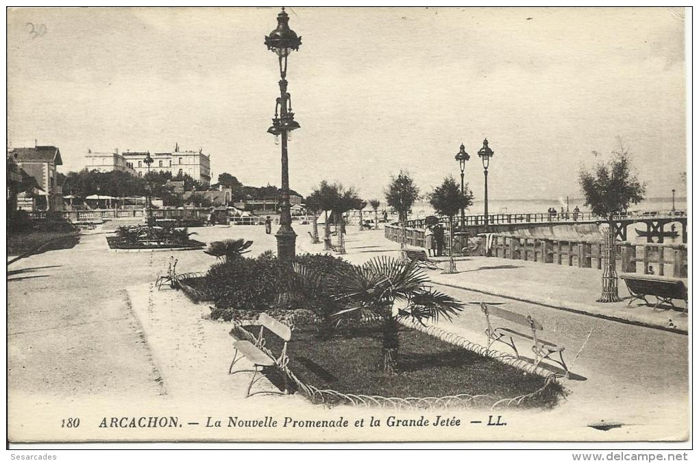 ARCACHON - LA NOUVELLE PROMENADE ET LA GRANDE JETÉE. LL - Arcachon