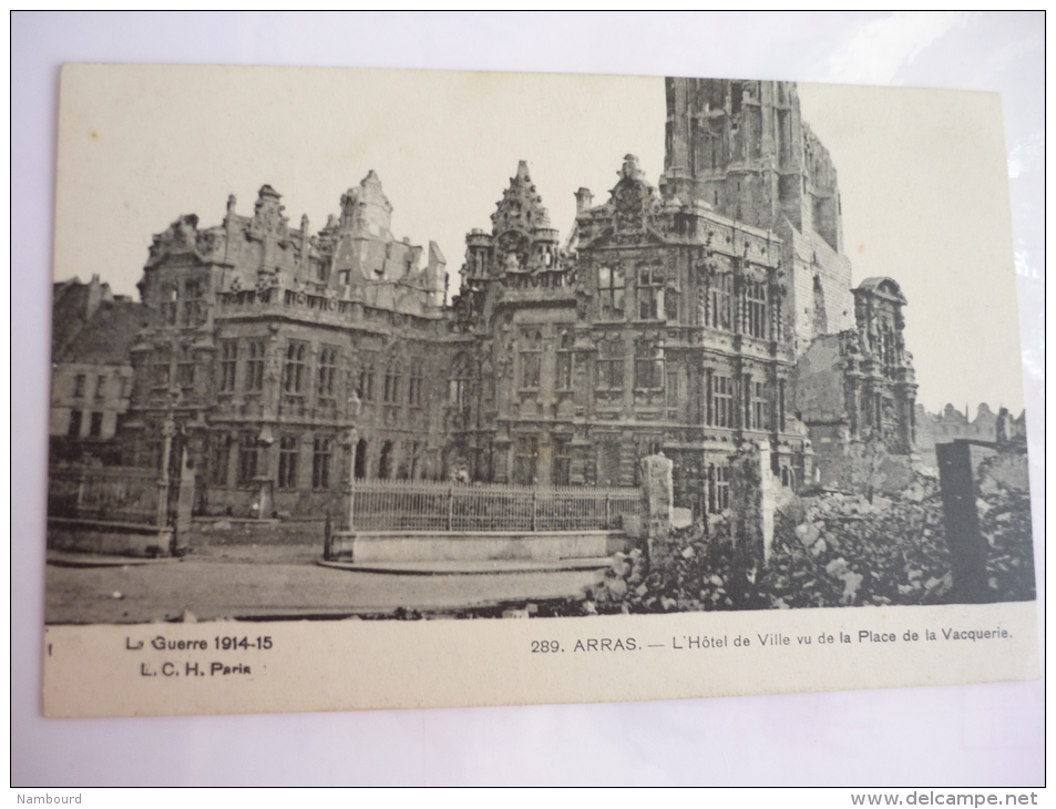 La Guerre 1914-1915 ARRAS L'Hotel De Ville Vu De La Place De La Vacquerie - Guerra 1914-18