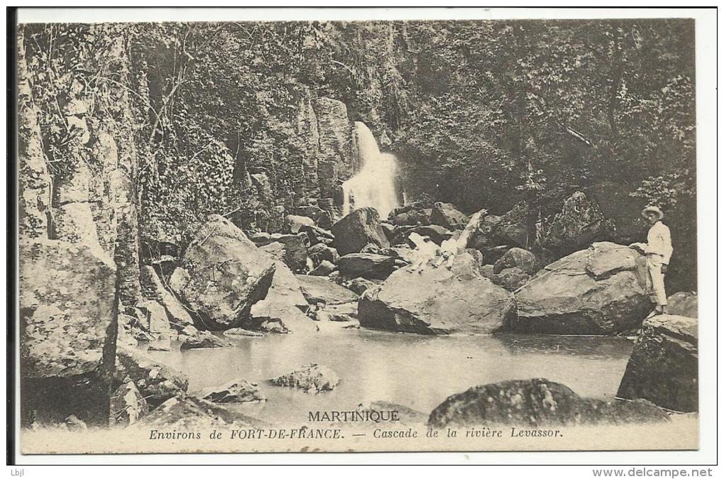 MARTINIQUE , Environs De FORT DE FRANCE , Cascade De La Rivière Levassor , CPA ANIMEE , 1918 - Fort De France