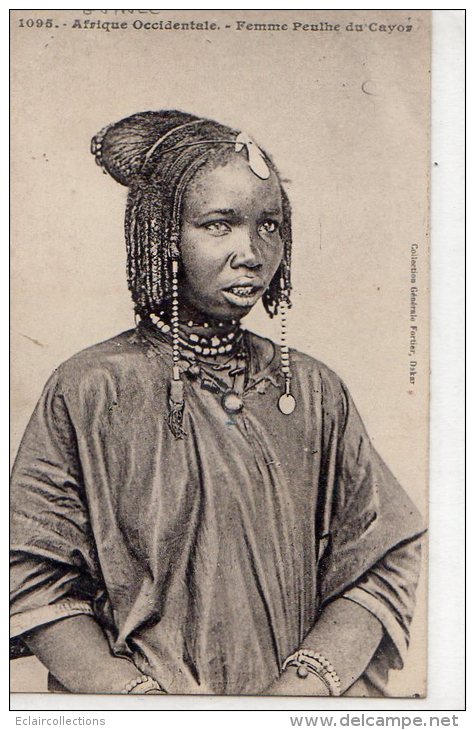 Afrique  Guinée    Femme Peulhe De Cayos   ( Voir Scan.) - Guinea