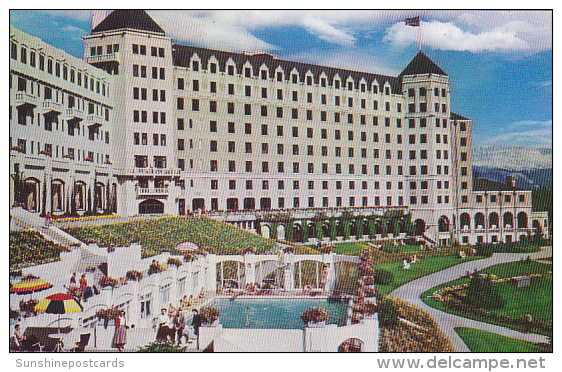 Chateau Lake Louise And Swimming Pool Banff National Park Canada - Lac Louise