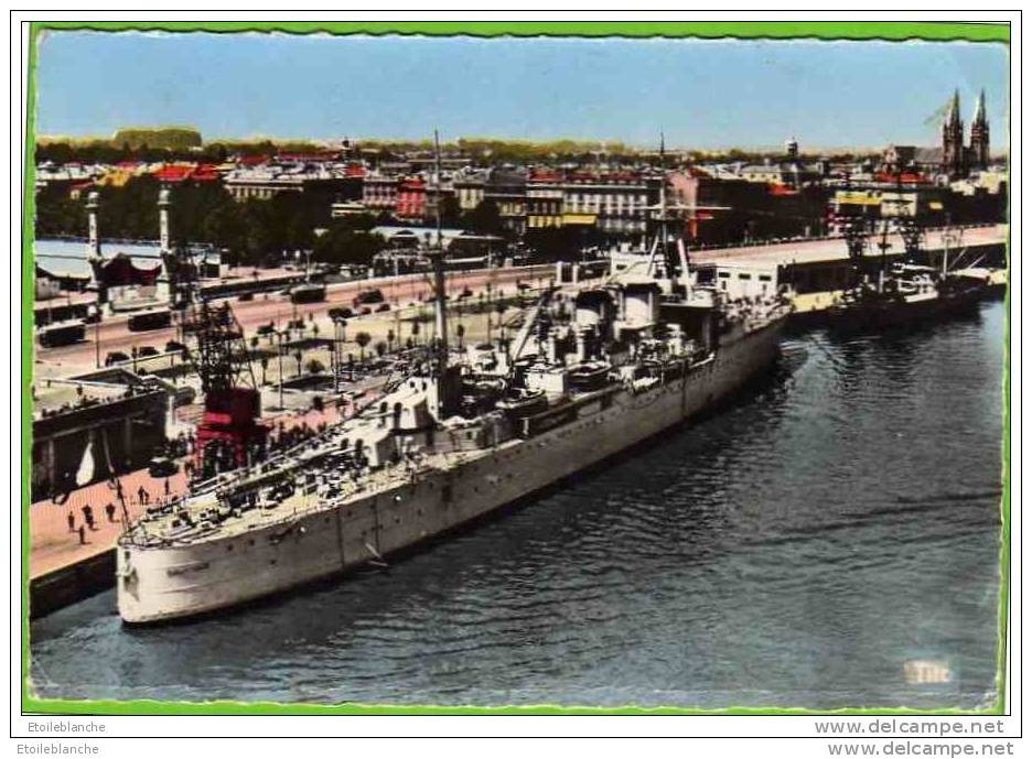 CPSM Bateau De Guerre - BORDEAUX (33) Croiseur Devant Les Quinconces - Port, Militaria - Krieg