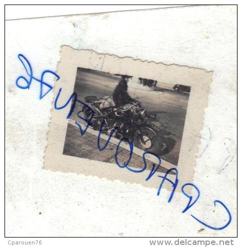 Photo Ancienne Moto Immatriculée 2402ba8 Motocyclisme Motocyclette Cyclomotorisme - Sports