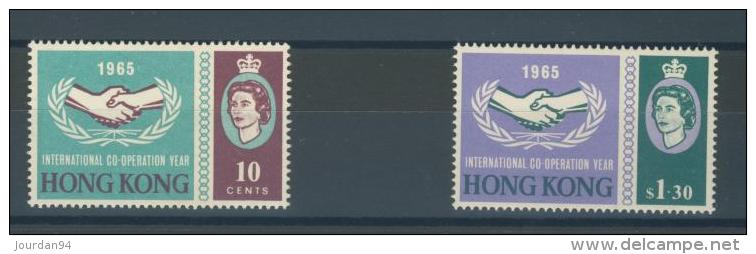 HONG KONG       -  N°  214  /   215 - 1941-45 Japanse Bezetting