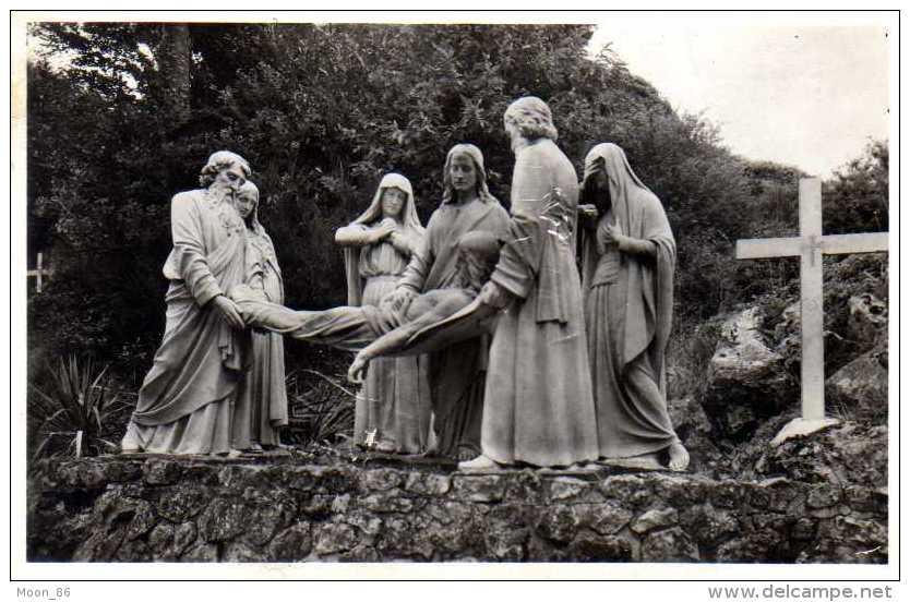 CALVAIRE DE FONTCHATEAU - Le Chemin De Croix - 14 Station - Jésus Est Déposé Au Sépulcre - Monuments