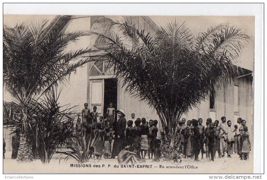 Afrique Noire  Guinée  Et/ou  A.O.F  Missions De P.P Du Saint Esprit. En Attendant L'Office    (voir Scan) - Guinée