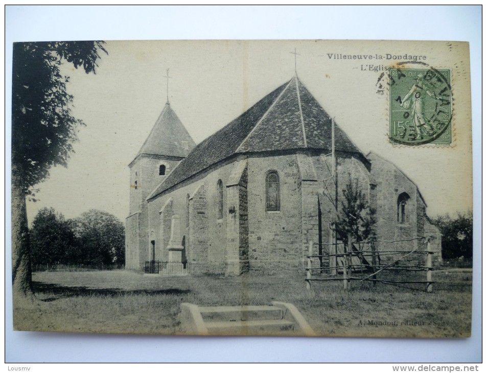 89 : Villeneuve-la-Dondagre - L´Eglise - Légère Bande Brune Au Milieu - (n°424) - Villeneuve-la-Dondagre