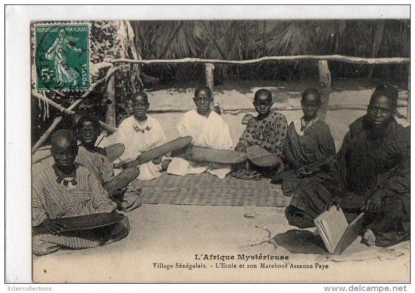 Afrique Noire     Sénégal    Ecole Et Son Marabout Assanne Paye  (  Voir Scan  ) - Sénégal