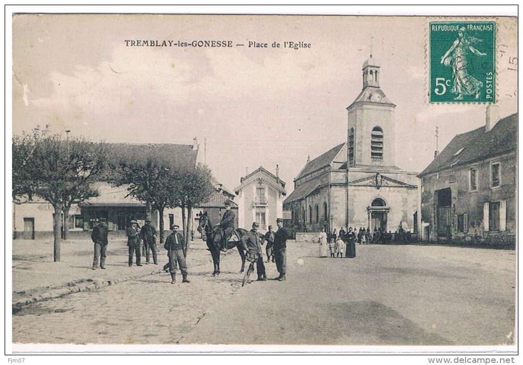 93 - TREMBLAY - LES -GONESSE - Place De L'église - Tremblay En France